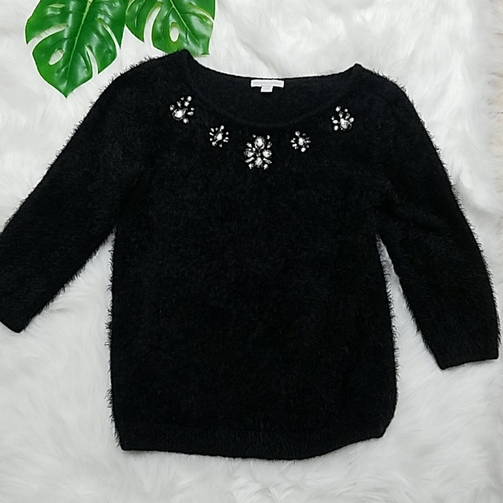 NEW YORK & COMPANY FUZZY SWEATER